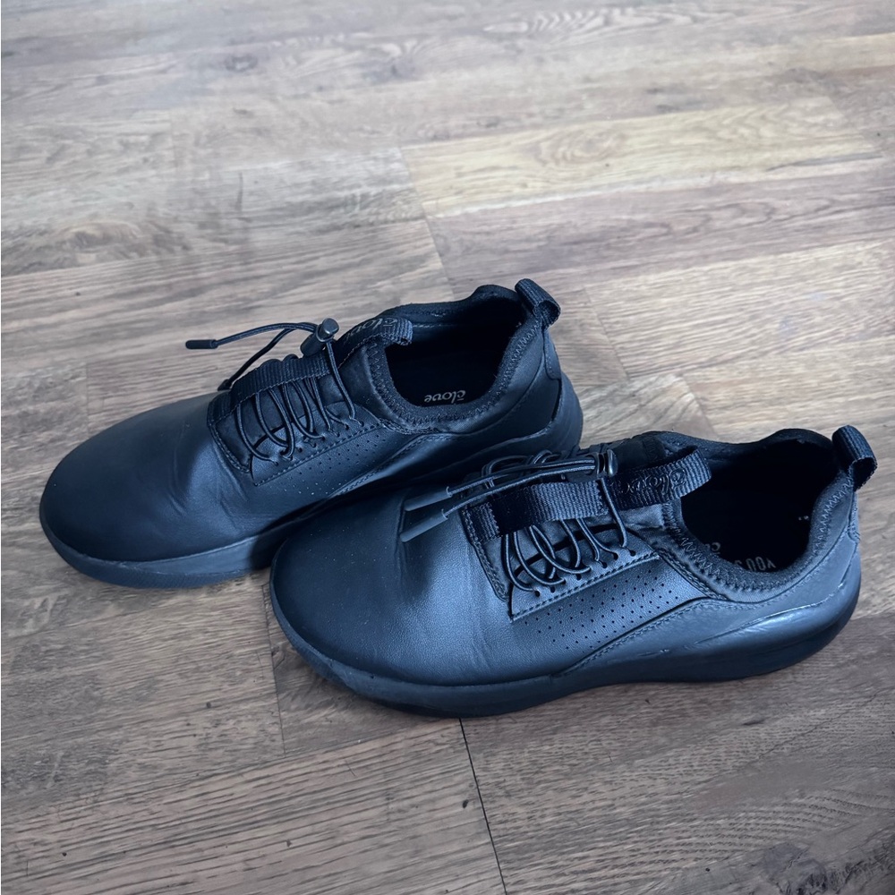 Black Sneakers Sleek Modern Comfort